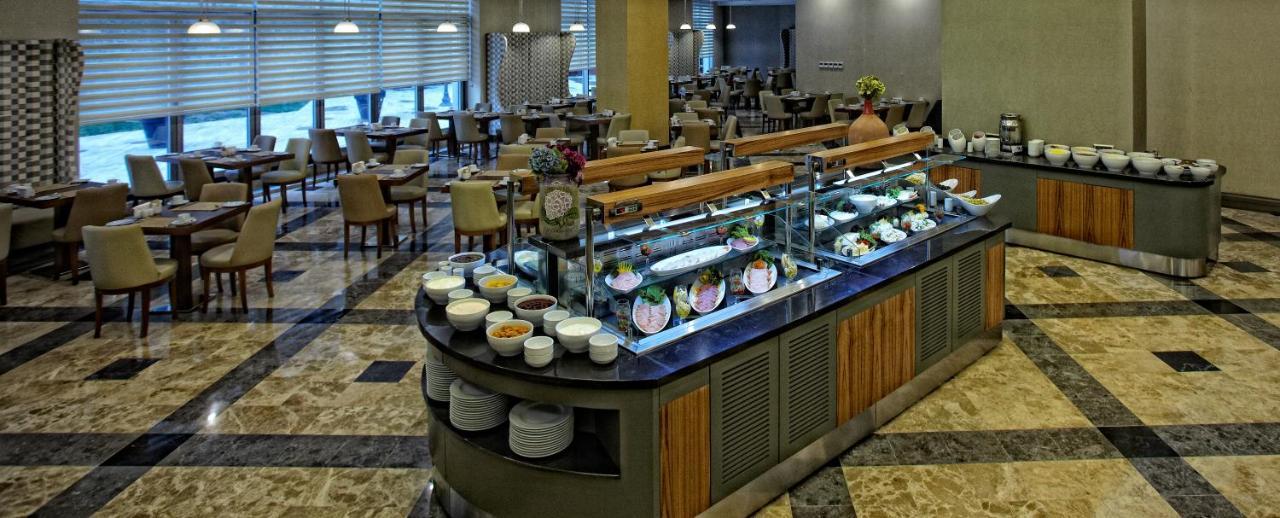 イスタンブール ギョネン ホテル エクステリア 写真 A buffet at a hotel