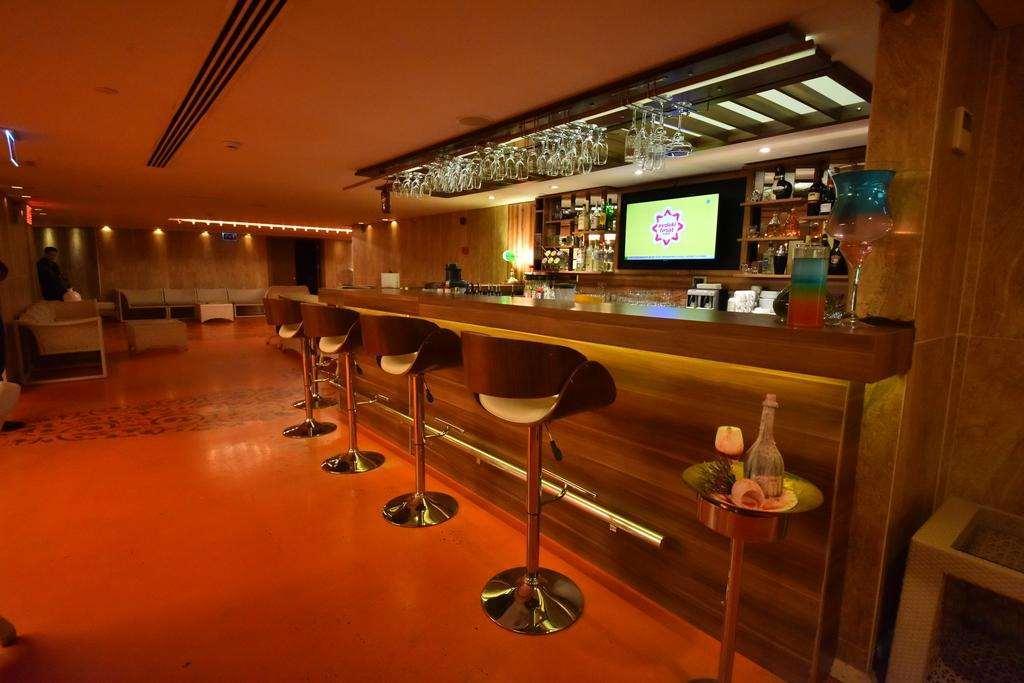 イスタンブール ギョネン ホテル エクステリア 写真 The bar at the lounge