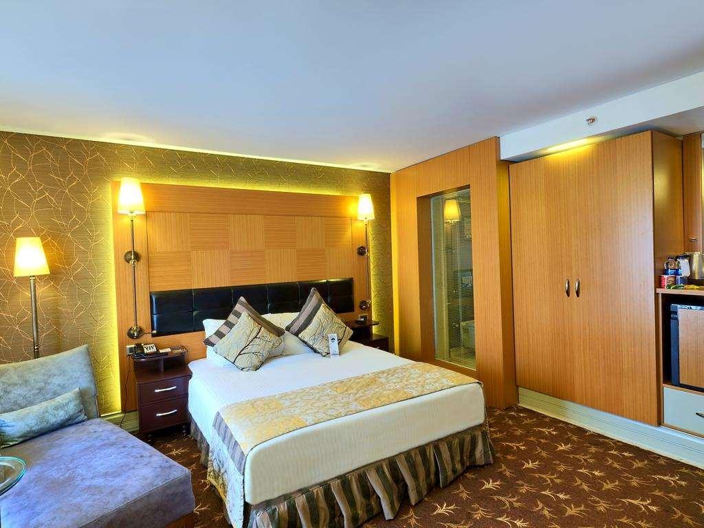 イスタンブール ギョネン ホテル エクステリア 写真 A room at the hotel