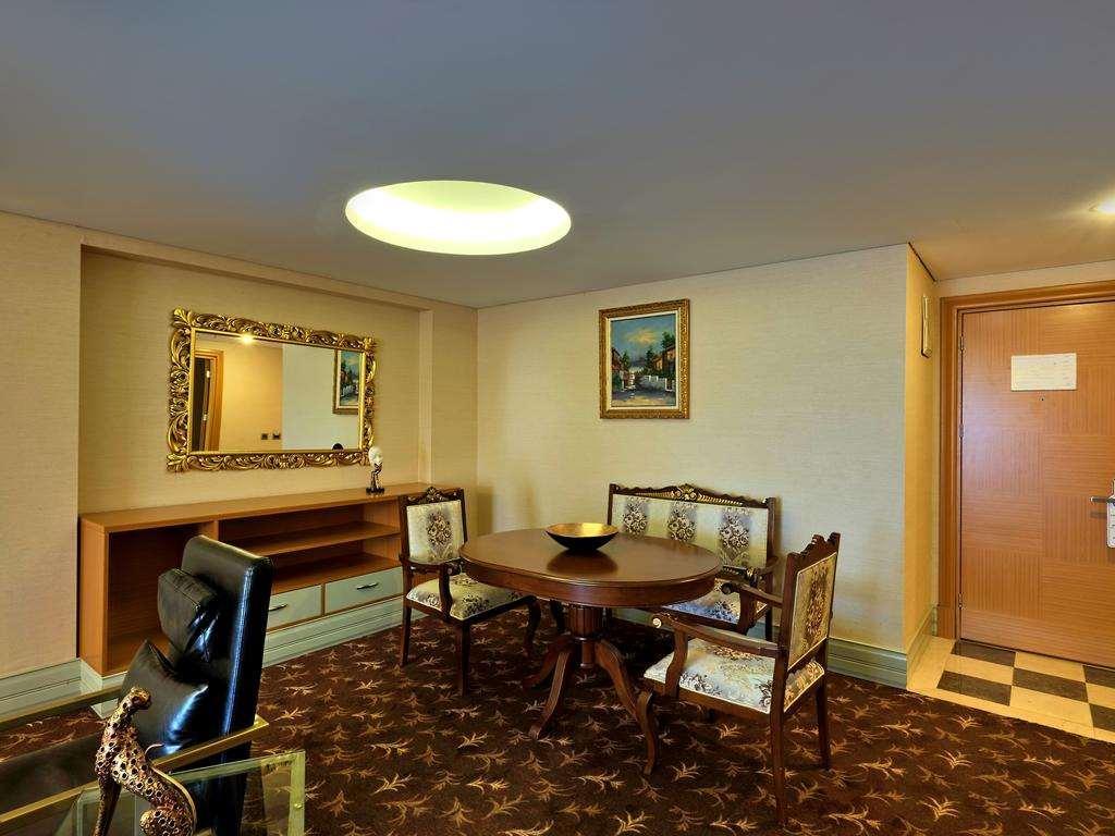 イスタンブール ギョネン ホテル エクステリア 写真 A room at the hotel