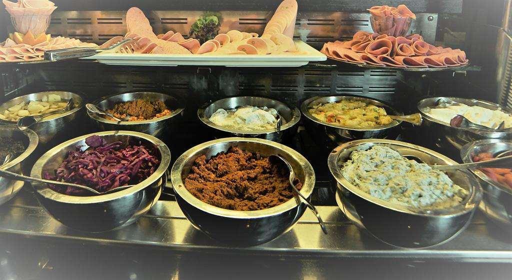 イスタンブール ギョネン ホテル エクステリア 写真 A selection of German salads