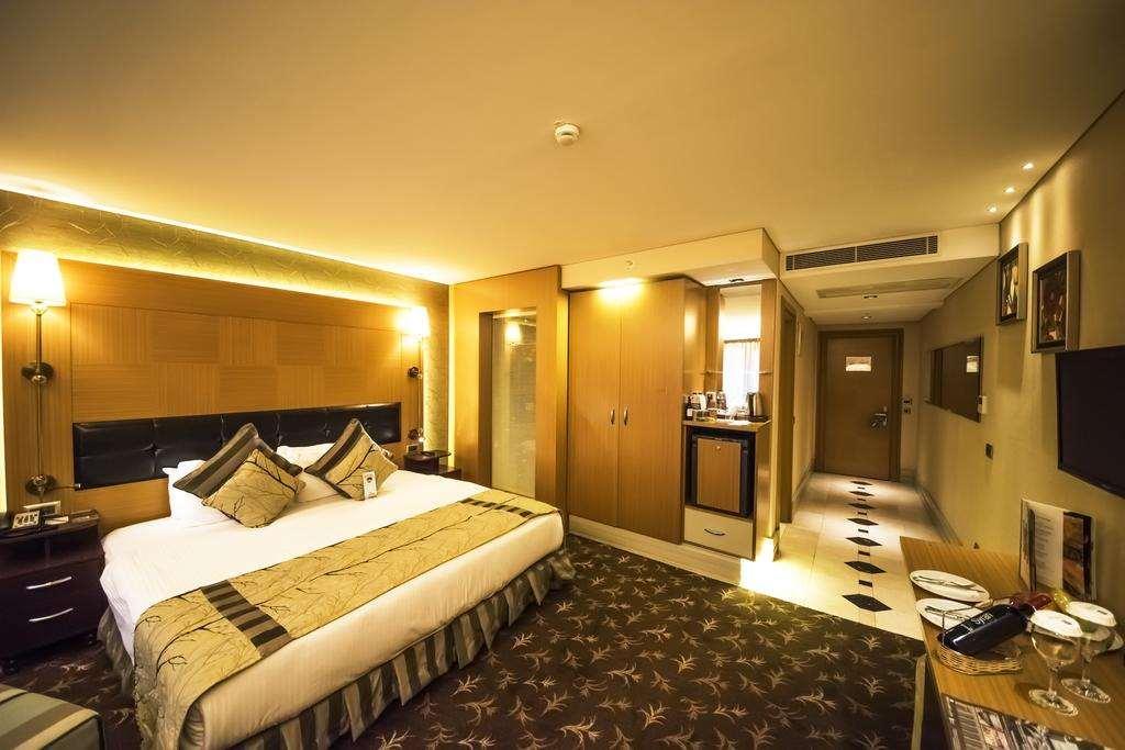 イスタンブール ギョネン ホテル エクステリア 写真 A room at the hotel