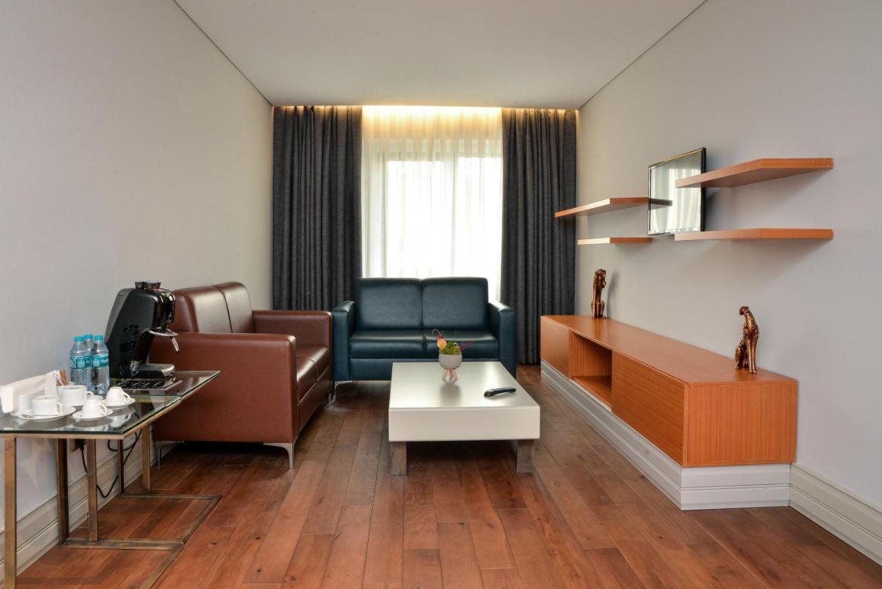 イスタンブール ギョネン ホテル エクステリア 写真 A living room in a hotel