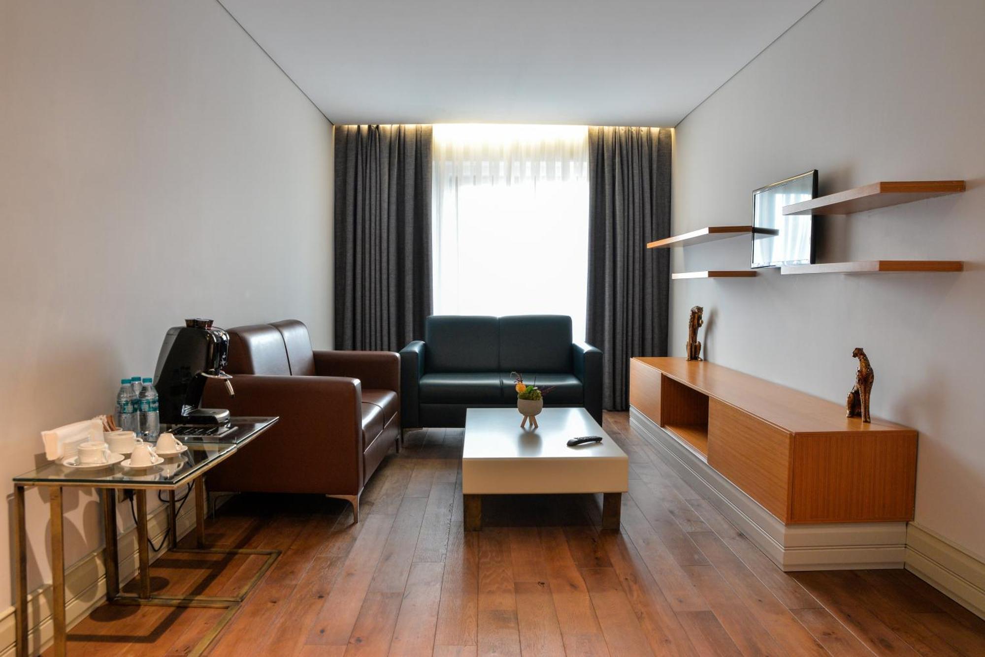 イスタンブール ギョネン ホテル エクステリア 写真 A living room in a hotel