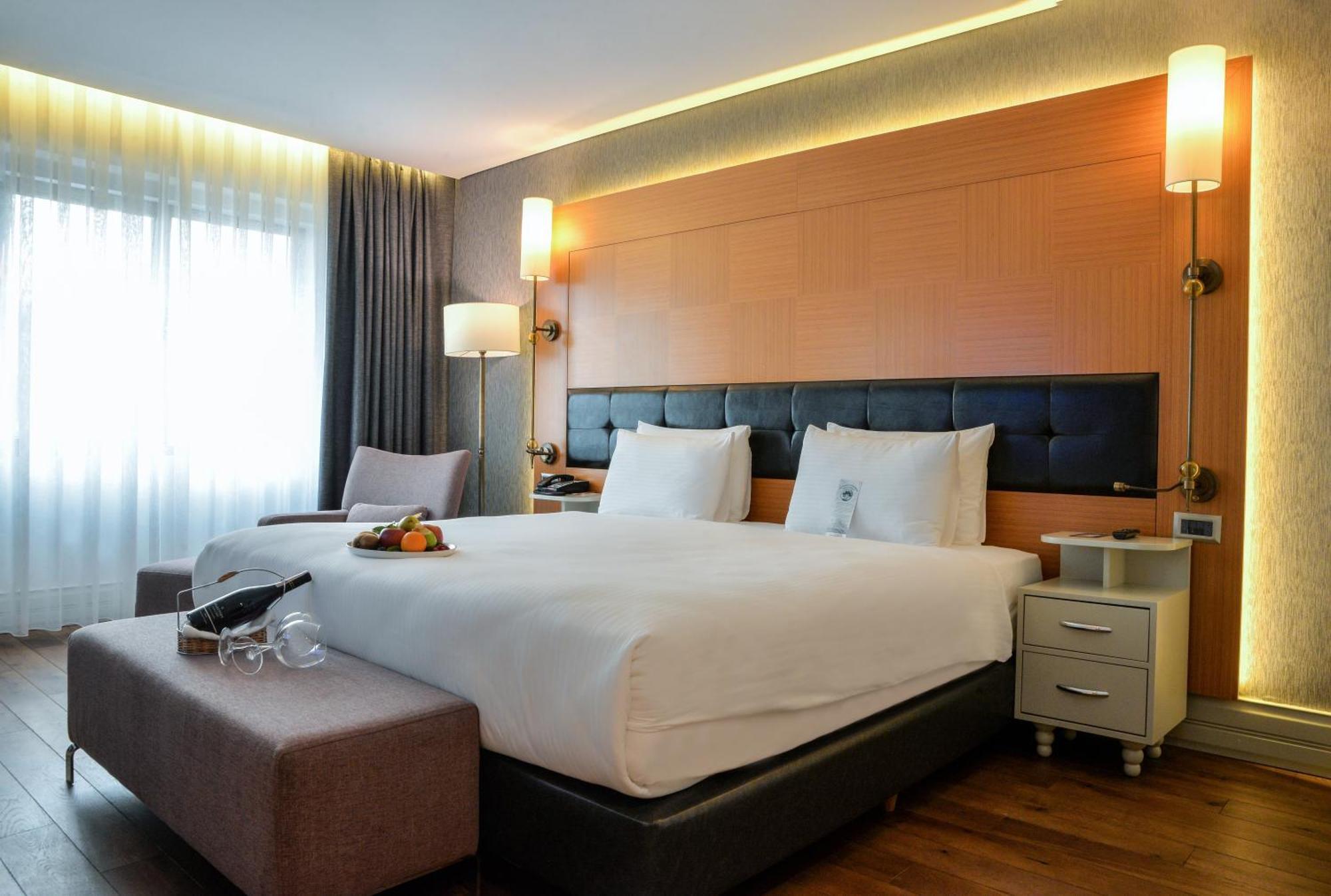 イスタンブール ギョネン ホテル エクステリア 写真 A room at the hotel