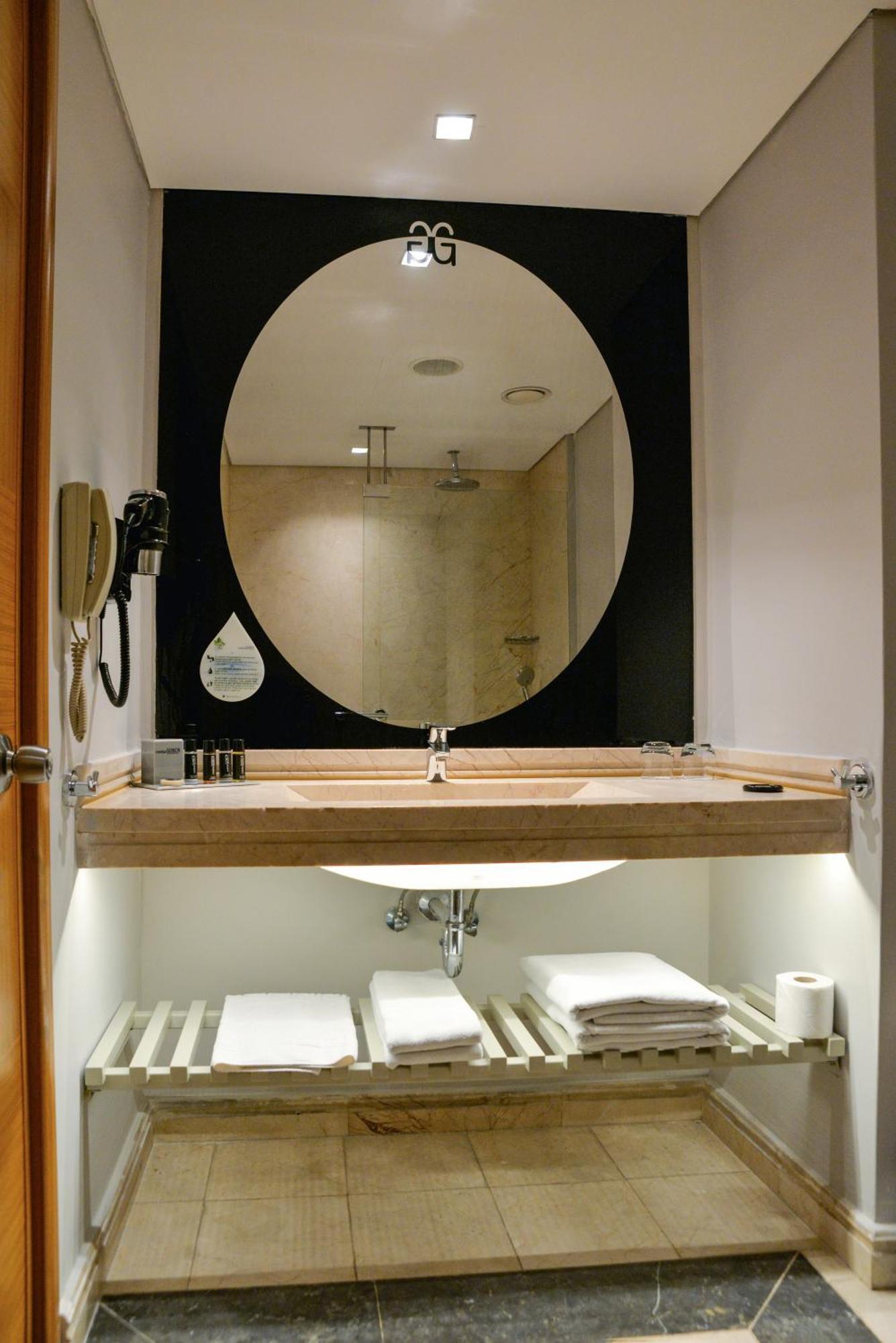 イスタンブール ギョネン ホテル エクステリア 写真 Bathroom